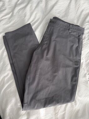 Men’s Classic Straight-Leg dress Pants — Gray
